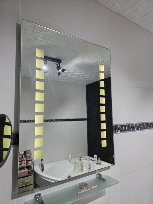 Oglinda baie cu leduri.