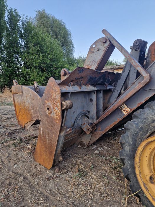 Cupă față multifuncțională Buldoexcavator Volvo BL61