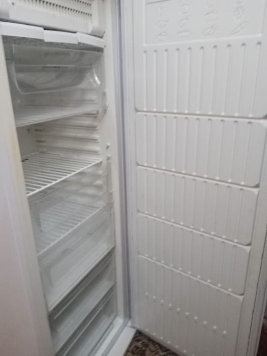 Продам морозильную камеру