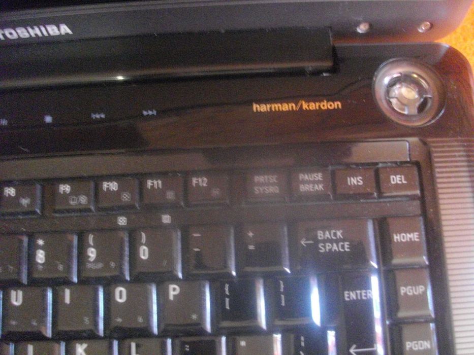 15,6" Лаптоп TOSHIBA Satellite A300-1NS-ЗА ЧАСТИ/ЗА РЕМОНТ-Не светва