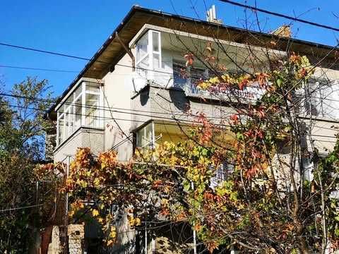 Продава се самостоятелно двуетажно жилище в масивна къща в гр. Попово