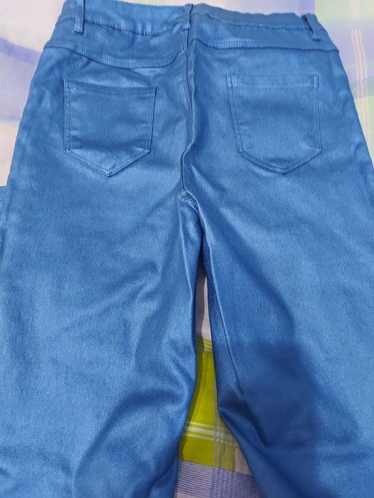 Pantaloni eleganti luciosi