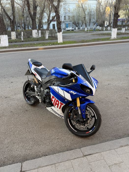 Yamaha R1 2010 линза