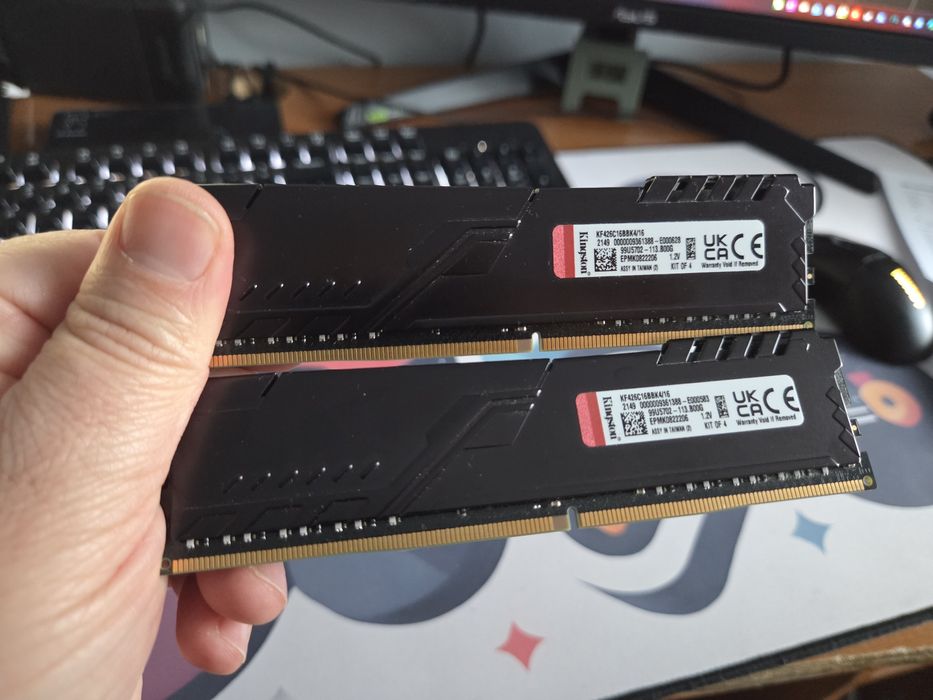 Memorie RAM DDR4 2133MHz 16GB / 8GB 2666MHz