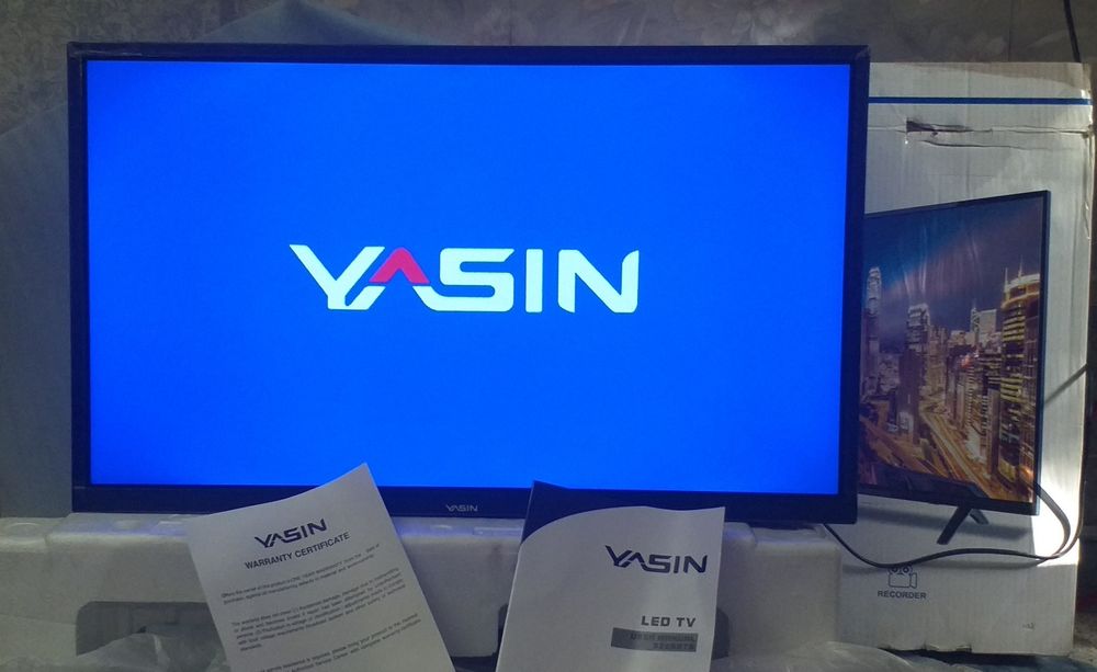 LED Телевизор Yasin 32 Full HD. Комплект: пульт, паспорт, коробка.