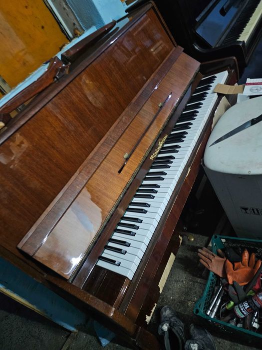 Продава се  руско пияно Чайковски