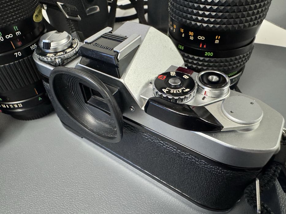 Canon AV-1  stare excelentă kit complet pentru pasionați de film
