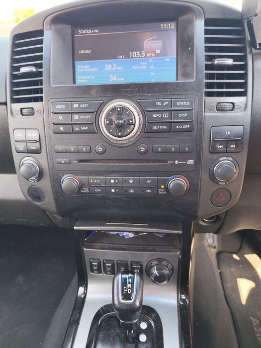 Nissan Navara TEKNA 2.5-DCI-190кс-2012г