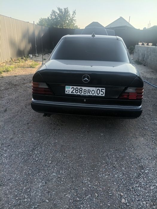 На продаже мерседес