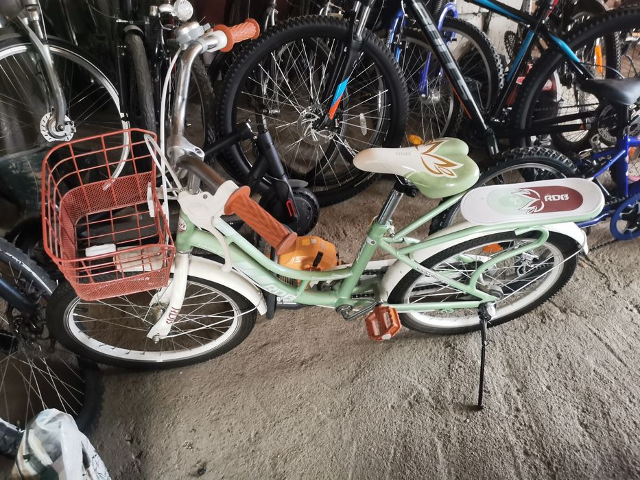 Biciclete diferite mari