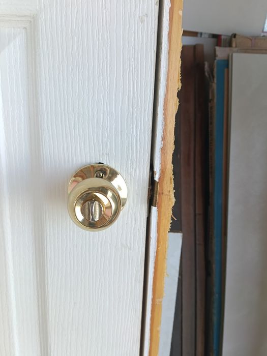 Продам межкомнатные двери.