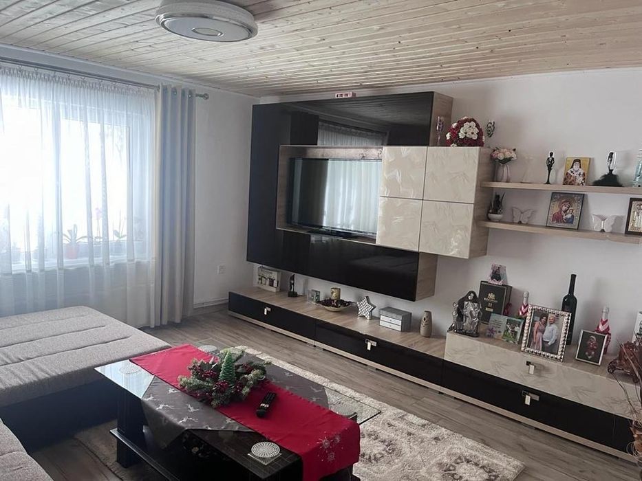 Casa de vanzare sau afacer în turism ,15000 metri pătrați teren în jur