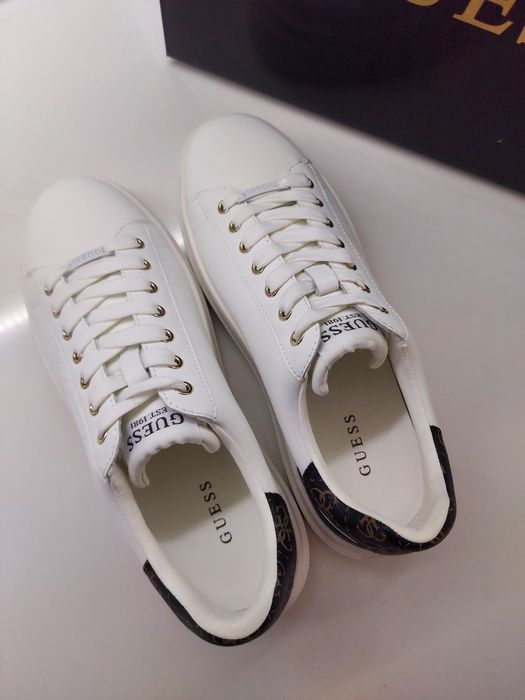 Оригинални сникъри GUESS, 39 номер