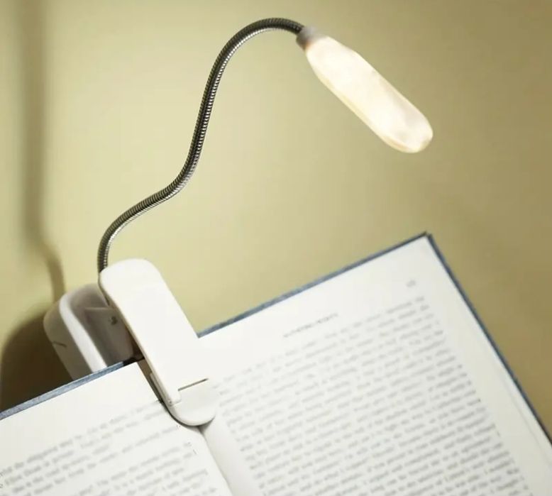 Лампичка с клипс за четене на книги