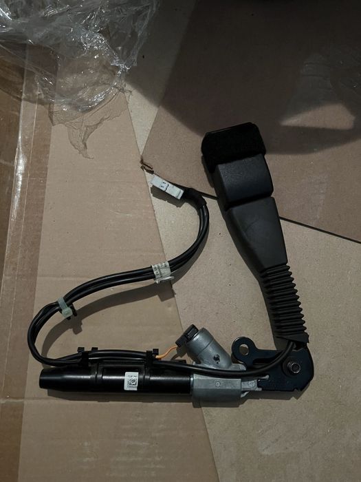 Pretensioner centura X3 F25 dreapta