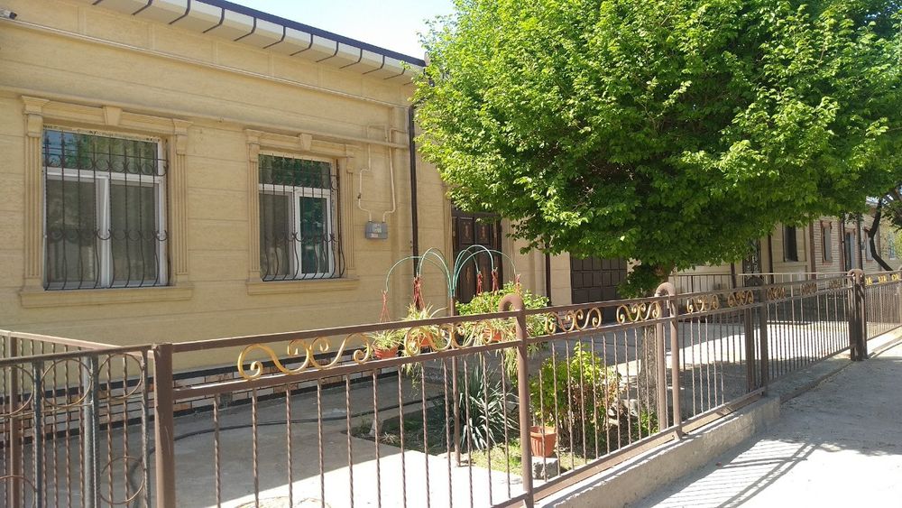 Urganch shaharida 425m²