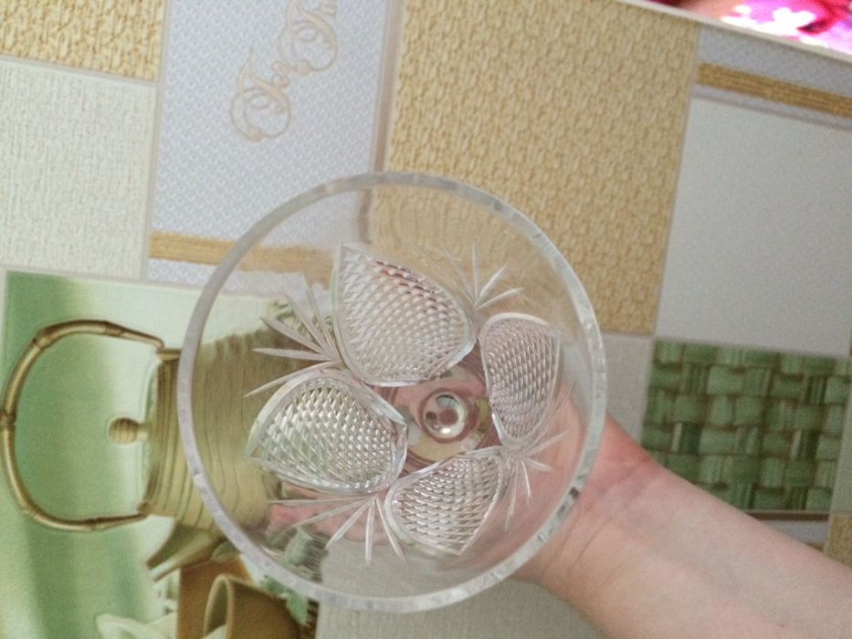 Хрустальные фужеры советские 4 штуки в отличном состоянии.