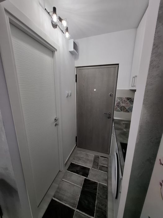 Persoana fizica , vand garsoniera , complet renovata , lux