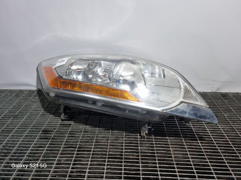 Far Dreapta Ford Kuga 2008 - 2010 SUV 4 Usi (1454) Fara xenon O clema rupta