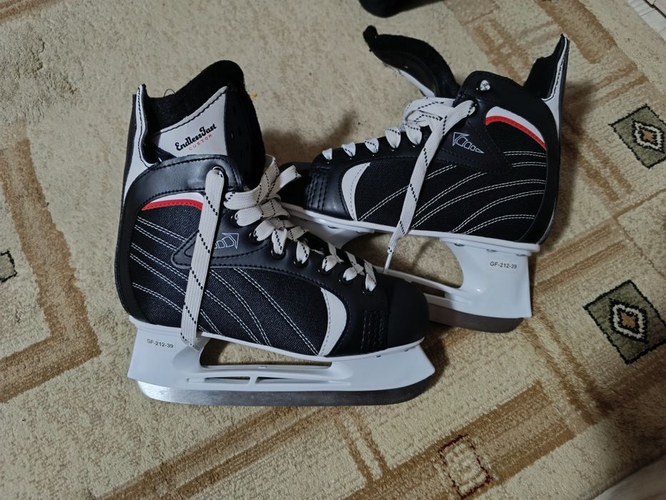 Продам коньки хоккейные