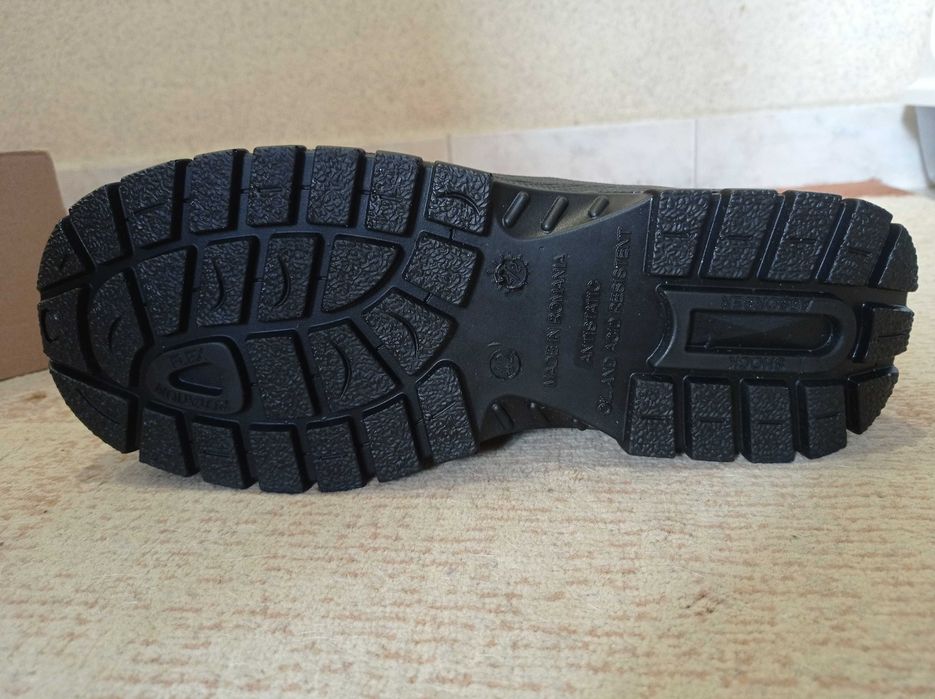 Работни обувки високи размер 42 НОВИ