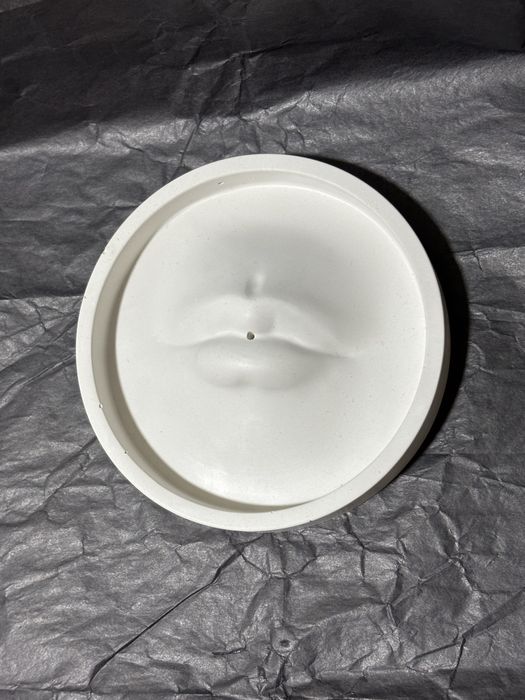 Гипсовая подставка для аромапалочек в форме губ