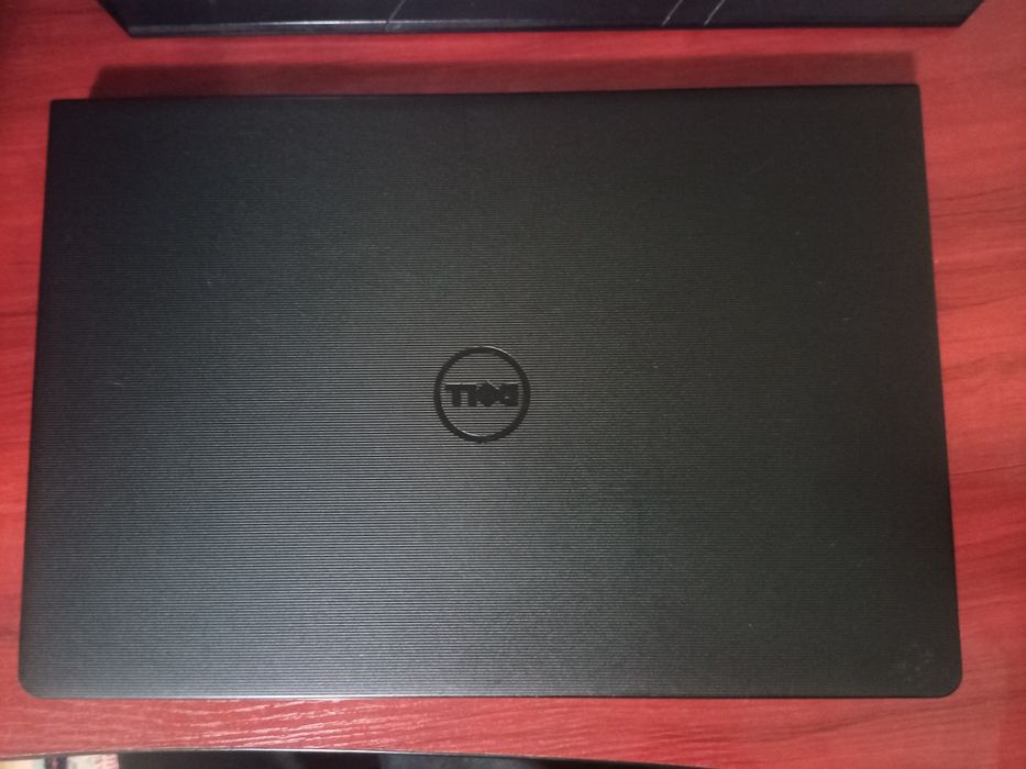 Лаптоп DELL Vostro 3559 i5-6200U / Full HD / SSD