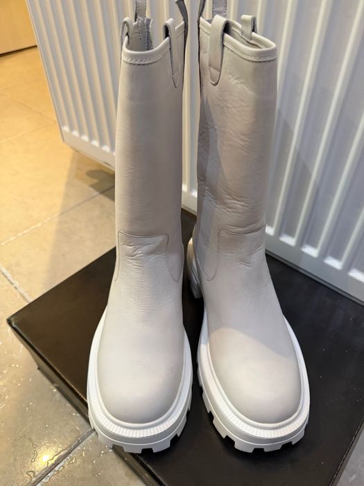 Чисто нови боти естествена кожа