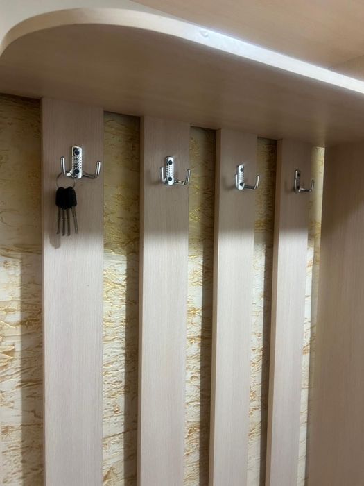 Шкаф для прихожей с зеркалом