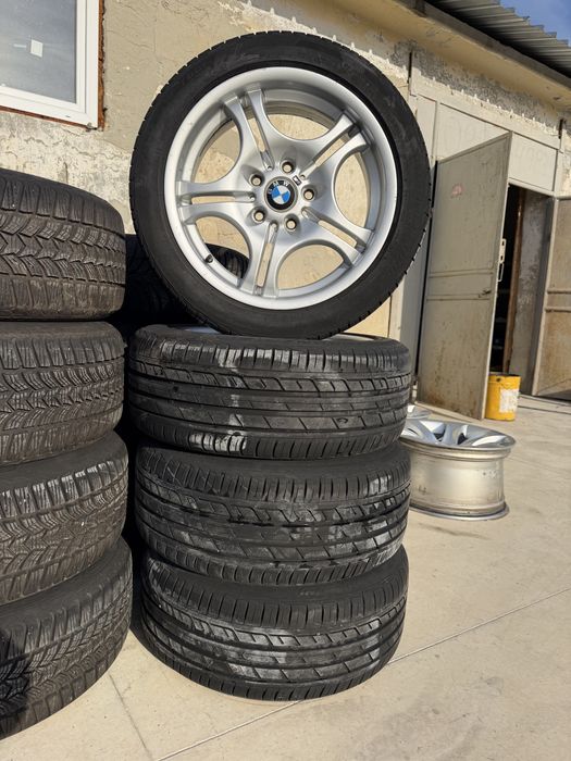 Продавам джанти Спорт пакет Style 68 5x120 72.6  Предни- 7.5Jx17 ET41 Задни - 8.5Jx17 ET50 Стават за е36,е46 и др. Едната джанта има нужда от заварка!