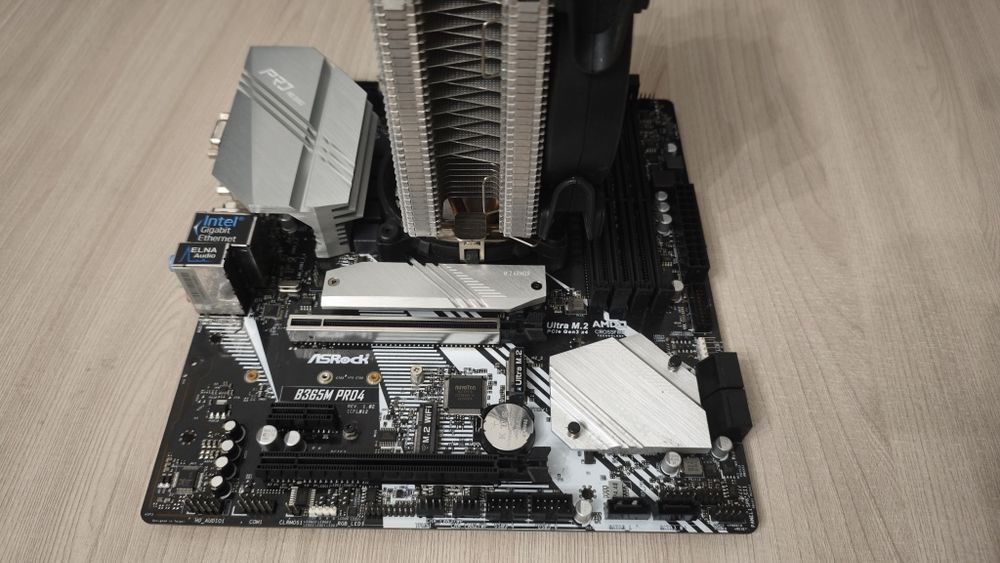 процессор i5 9400f + материнка B365M PRO4 + кулер + Bluetooth модуль