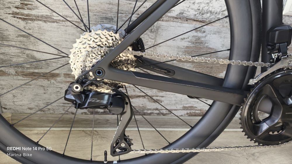 DEMO карбонов шосеен велосипед Scott Addict RC30 105 Di2 Capital 2025 | L