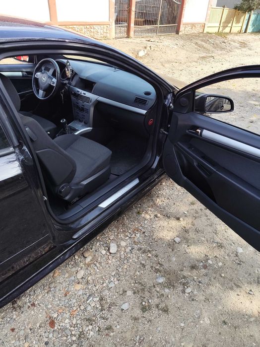 Vînd Opel Astra H GTC Irmscher edition