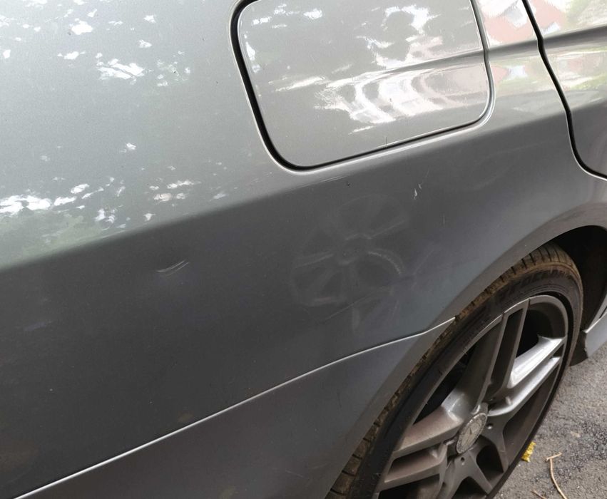 Mercedes-Benz E 220 AMG BLUETEC