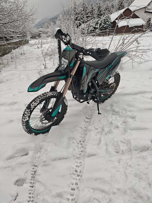 Motocicleta cross 250 & 150