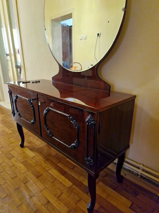 Vand comoda cu oglinda