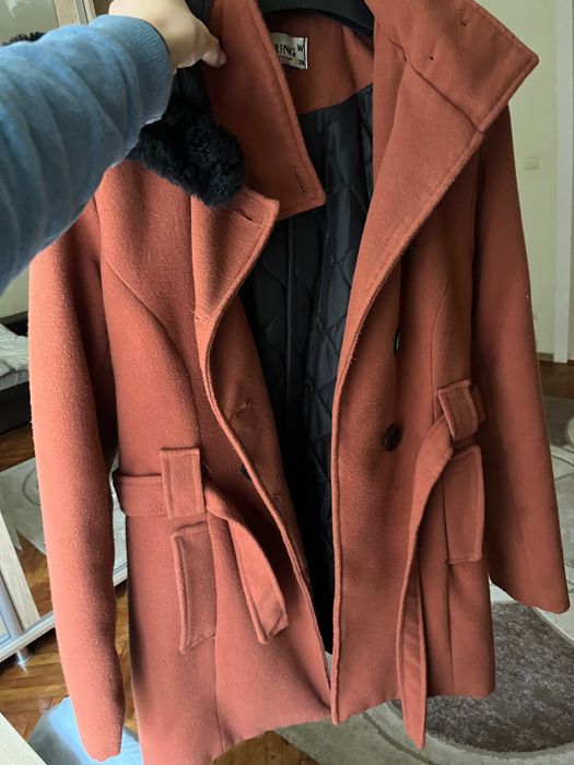 Vând palton mustariu