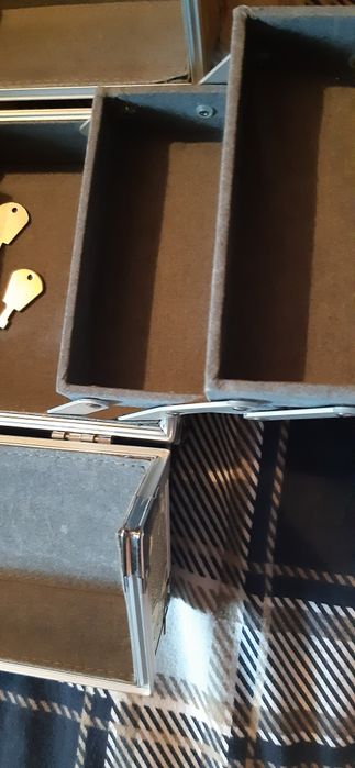 Шкатулка металл золотистая