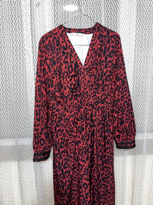 Rochie rosie animal print marimea M-L