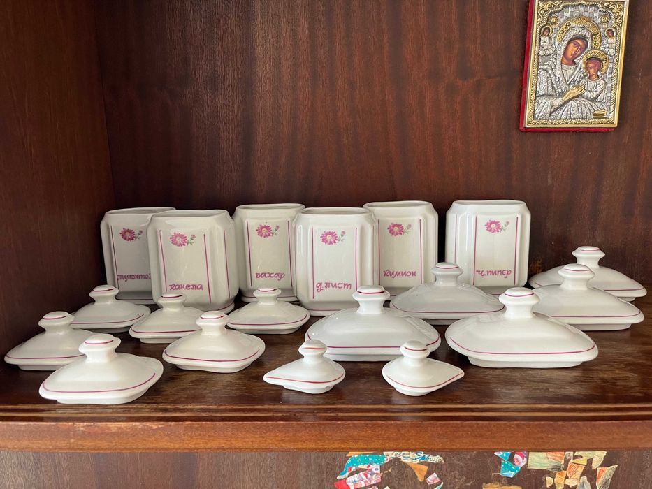 Български порцеланов сервиз за подправки 15+4