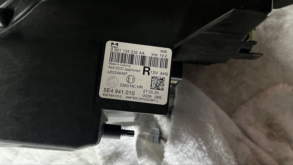 Skoda Octavia 4 десен фар