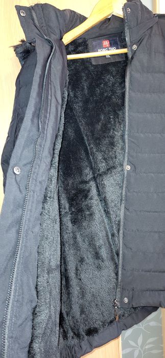 Vand geaca de iarna in stare foarte buna.Marimea 4XL