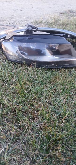Vând far halogen și aripă față dreapta pentru Audi A4 B8, an 2010.