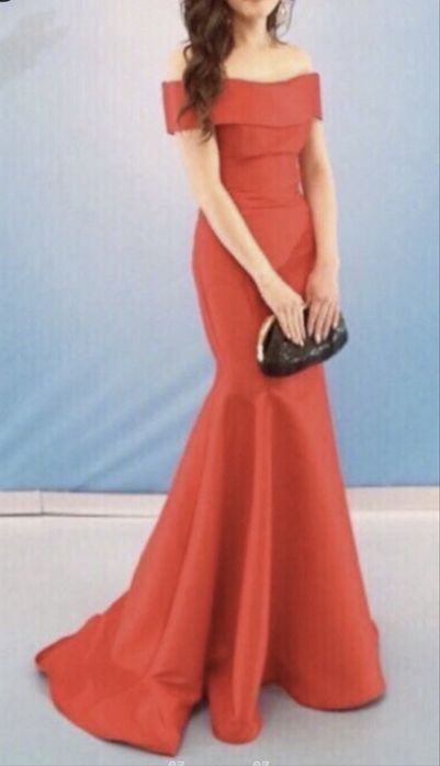 Вечернее красное платье