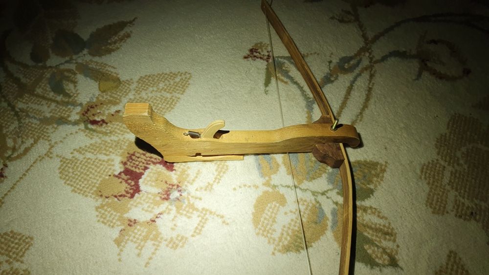 Mica arbaleta jucarie artizanala / handmade din lemn, deosebita