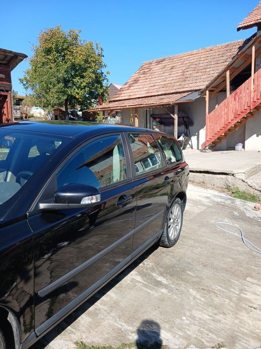 Vând VOLVO V50 .