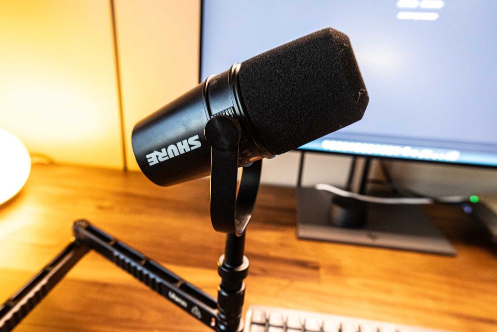 Microfon Shure MV7 +  Boom Arm Ulanzi