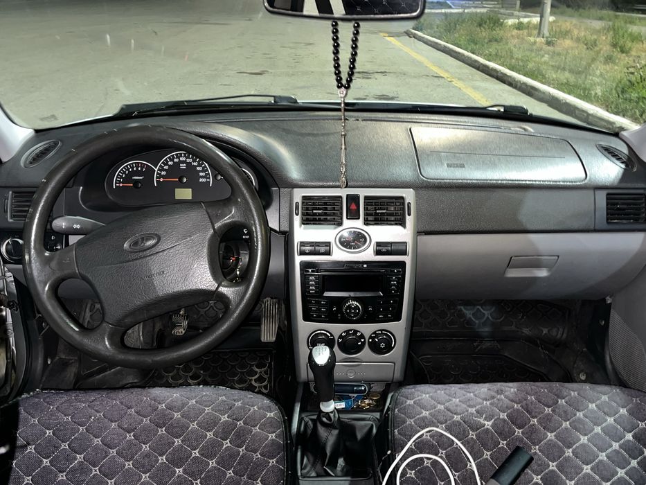 Продам машину Lada Priora 2011