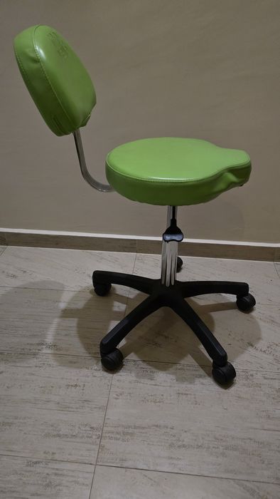 Козметичен стол зелен