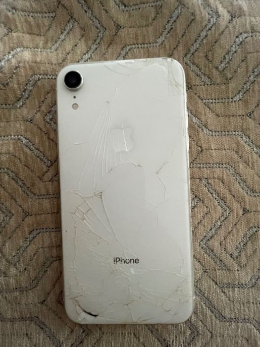 Apple iPhone XR.